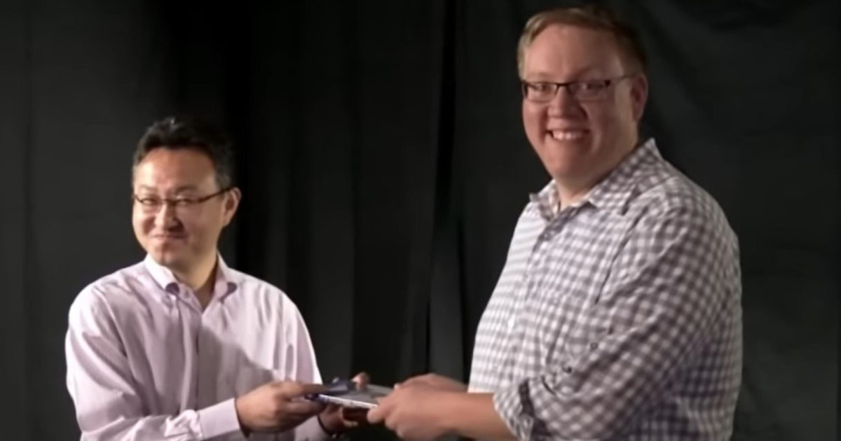 TGS 2026: Shuhei Yoshida és Adam Boyes rekreálták a 13 évvel ezelőtti PS4 lemez átadást