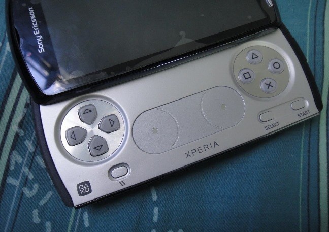 se-xperia-play-010411-03
