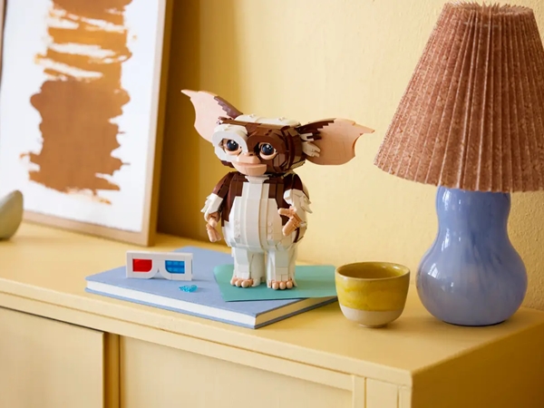 Már előrendelhető a Gremlins Gizmo LEGO készlet